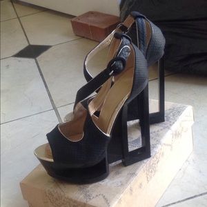 C Label -Cut out Platform